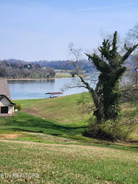 496 Quiet River Lane, Loudon, TN 37774