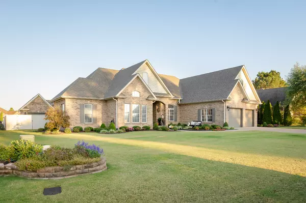 282 Plantation Springs Dr, Florence, AL 35630