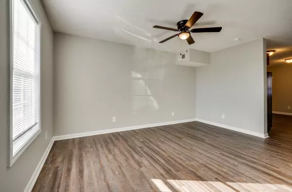 Clarksville, TN 37042,525 Patriot Park #B