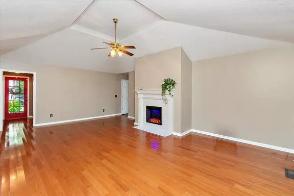 Lawrenceburg, TN 38464,14 Delana Ave