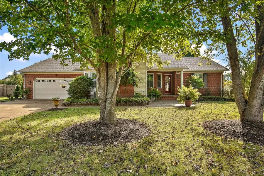 14 Delana Ave, Lawrenceburg, TN 38464