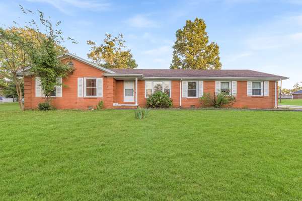 200 Millbrooke Dr,  Hopkinsville,  KY 42240