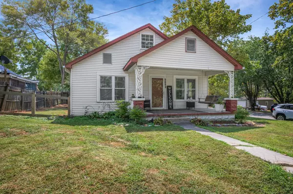 Dickson, TN 37055,909 W 1st St