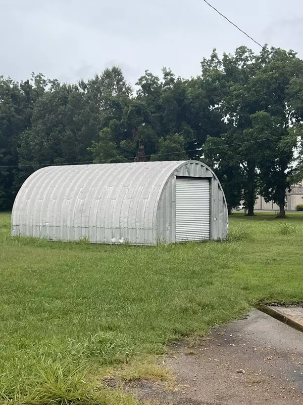 Jackson, TN 38301,21 Case Dr