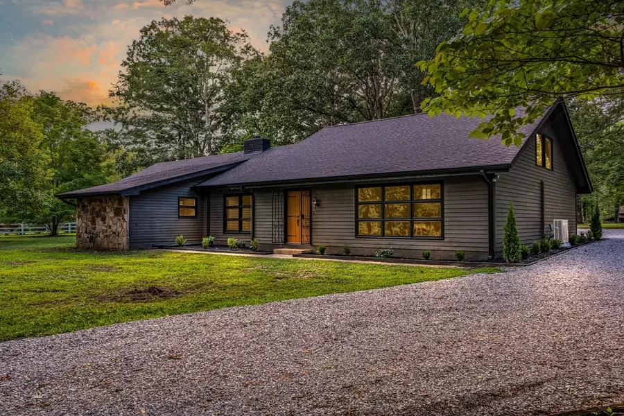 364B Cook Rd, Tullahoma, TN 37388