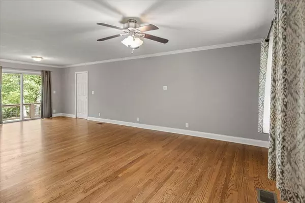 Signal Mountain, TN 37377,921 Ridgeway Avenue