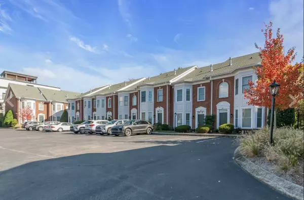 Nashville, TN 37215,4204 Hillsboro Pike #109