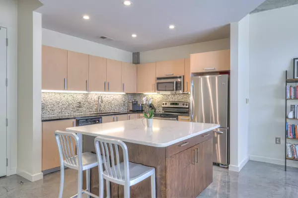 Nashville, TN 37203,600 12th Ave #S #803