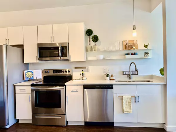 Nashville, TN 37203,1900 12th Ave #S #420