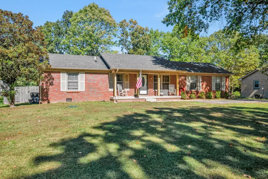 118 Ravenwood Cir, Dickson, TN 37055