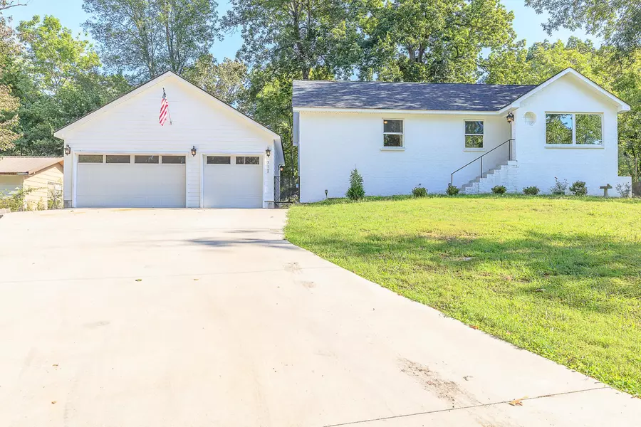 712 N Oakwood Street, Rossville, GA 30741