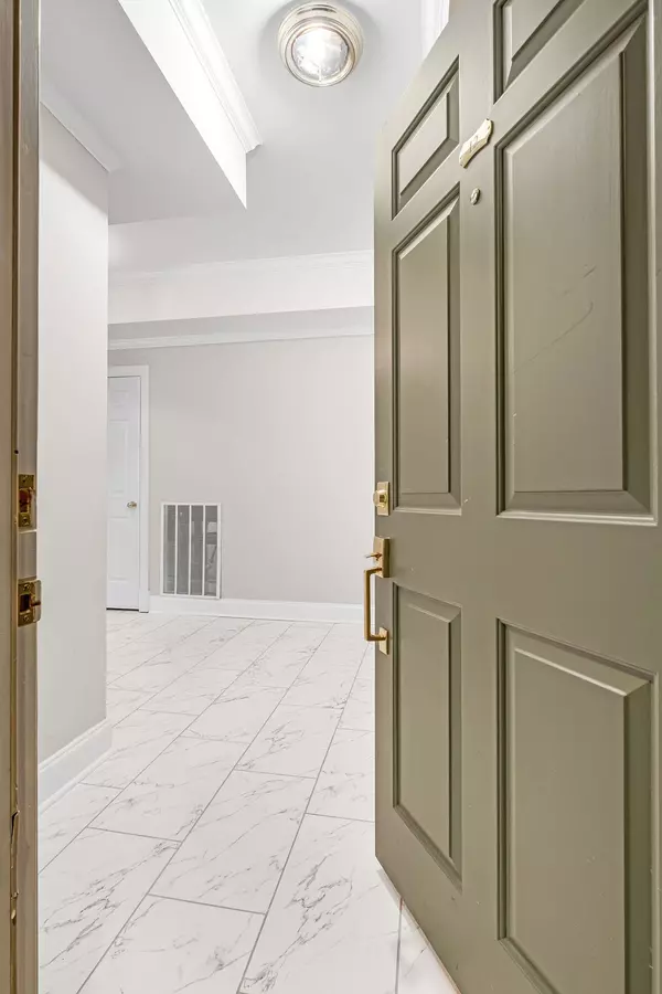 Nashville, TN 37205,4040 Woodlawn Dr #12