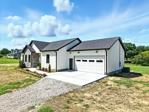Charlotte, TN 37036,607 Collier Bend Rd