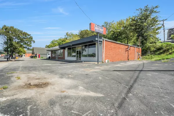 Clarksville, TN 37040,207 N Riverside Dr