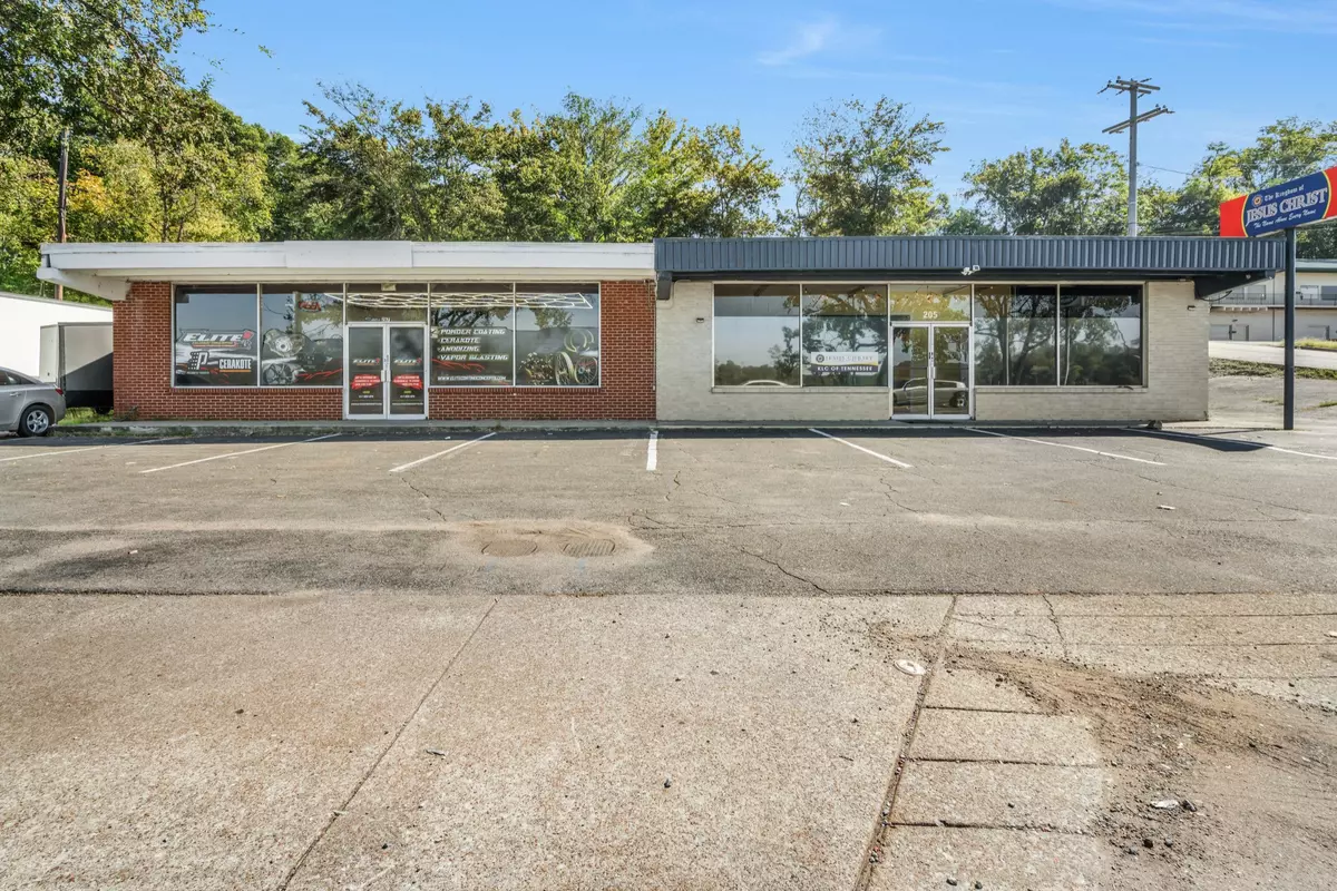 Clarksville, TN 37040,207 N Riverside Dr