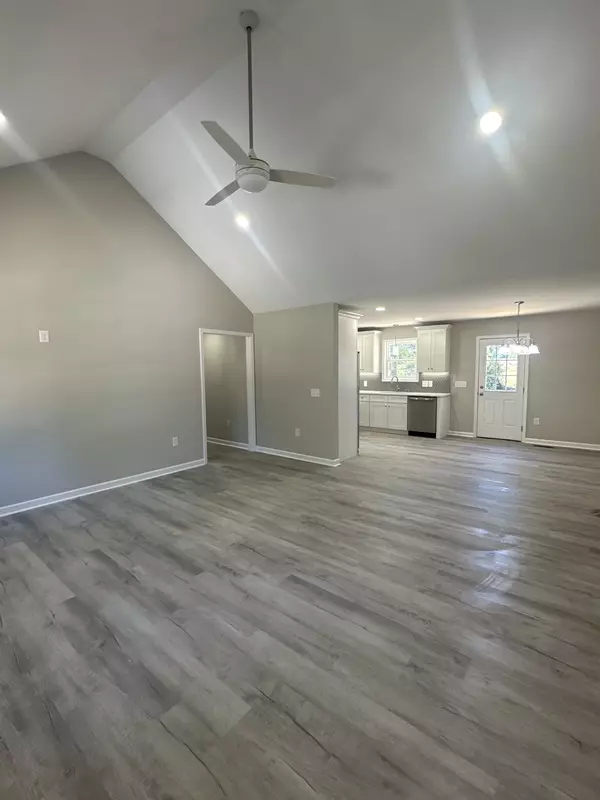 Mcminnville, TN 37110,557 Oak Tree Drive