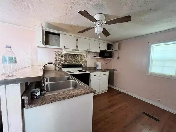 Crump, TN 38327,60 DOLPHIN RD