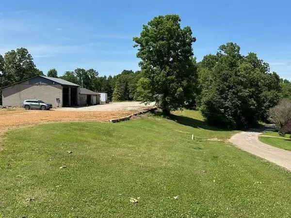 1141 LICK CREEK RD, Michie, TN 38357