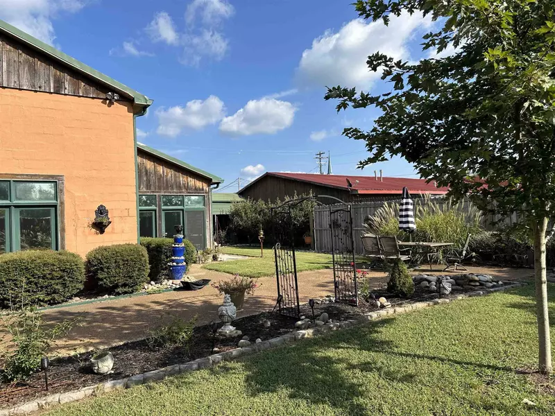 114 N OAK ST, Adamsville, TN 38310