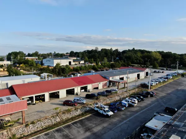 Dickson, TN 37055,525 Highway 46 #S