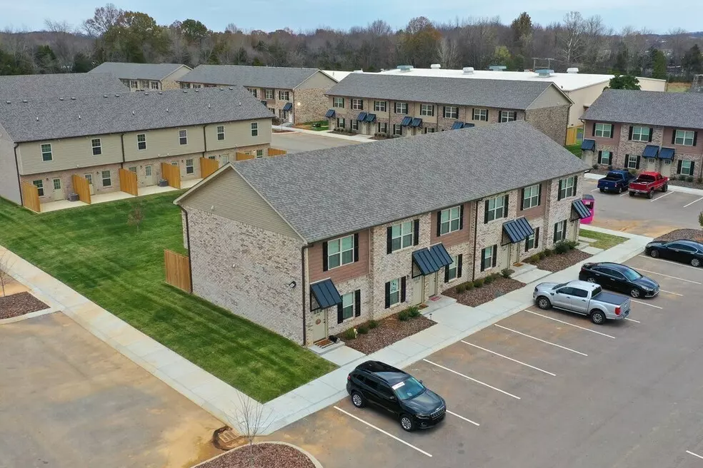 Clarksville, TN 37042,155 Airport Rd #1201