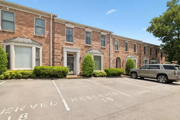 2014 Graybar Ln, Nashville, TN 37215