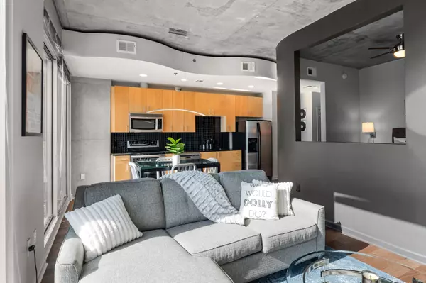 Nashville, TN 37219,415 Church St #1210