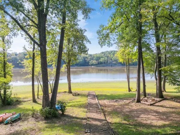 Parsons, TN 38363,183 Featherfoot Parkway Loop