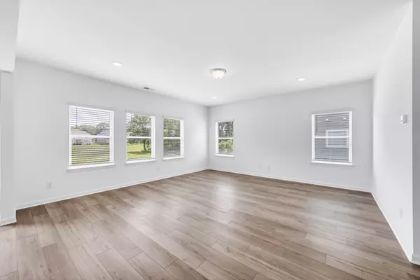 Clarksville, TN 37043,1399 English Oak Dr