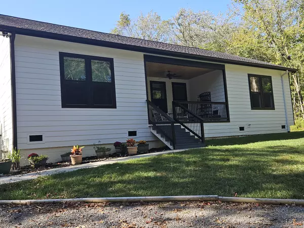 425 Buck Graves Rd, Westmoreland, TN 37186