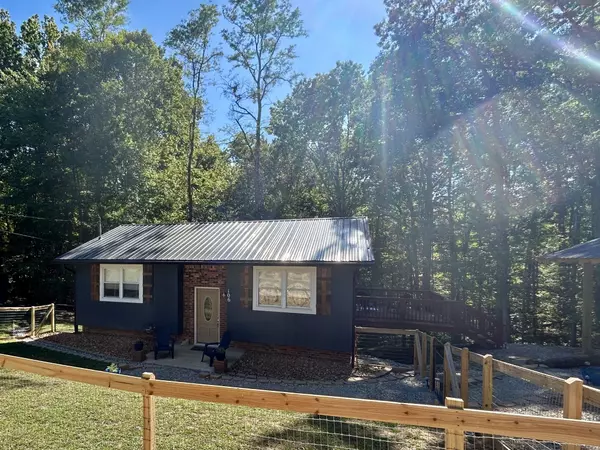 106 Windcrest Dr, Jamestown, TN 38556