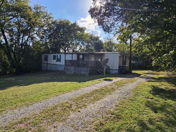 105 Fairview Ave, Cornersville, TN 37047