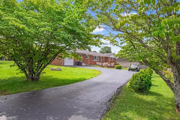 505 Kindel Dr, Decherd, TN 37324