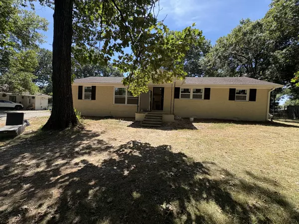 1704 George Thomas Dr, La Vergne, TN 37086