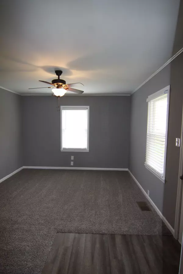 Clarksville, TN 37040,922 Wall St
