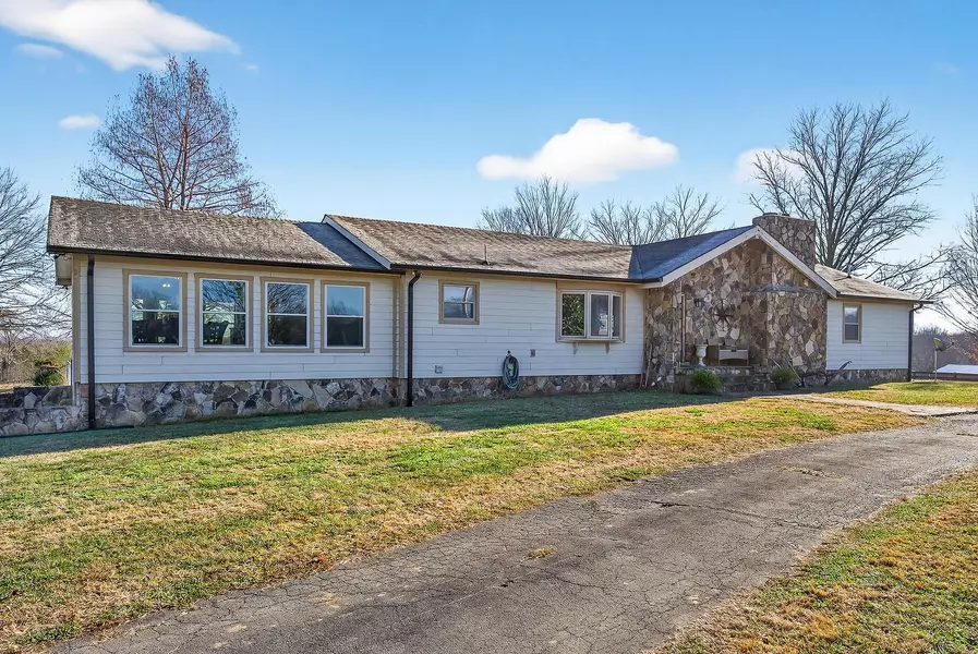 6553 Antioch Rd, Smithville, TN 37166