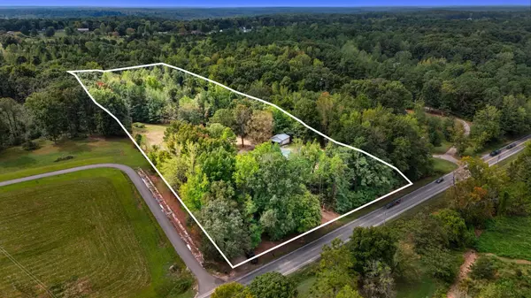 Mc Ewen, TN 37101,7731 Highway 70 #E