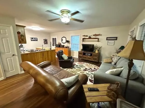 Savannah, TN 38372,140 HUCKELBERRY LN