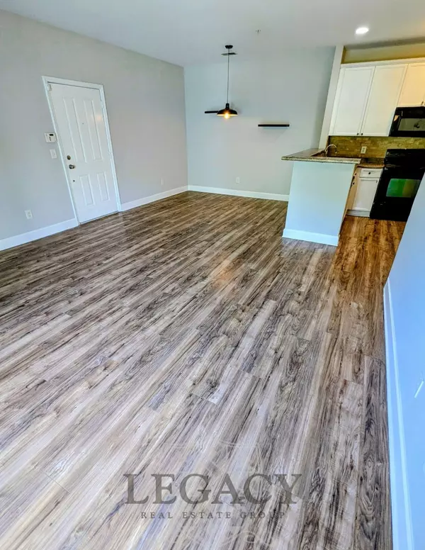 Antioch, TN 37013,8211 Lenox Creekside Dr #12