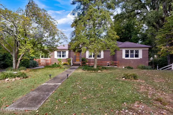 653 E Hunt Rd, Alcoa, TN 37701