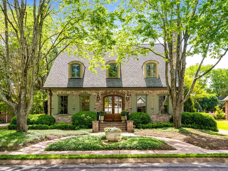 1305 Falkirk Ct, Nashville, TN 37221