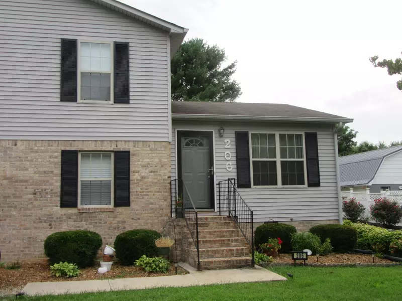 206 Homeward Ave, Winchester, TN 37398