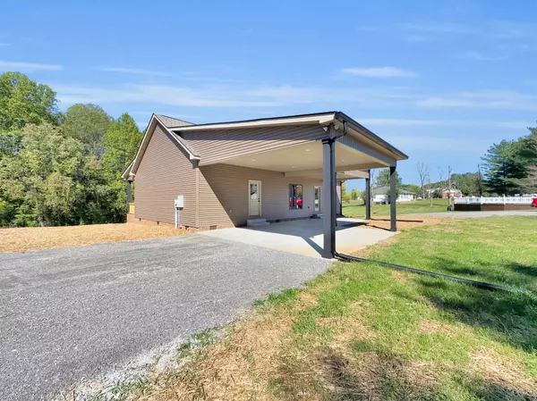 Lafayette, TN 37083,158 Fox Run