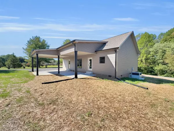 Lafayette, TN 37083,158 Fox Run