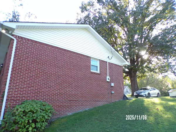 Camden, TN 38320,186 N Forrest Ave