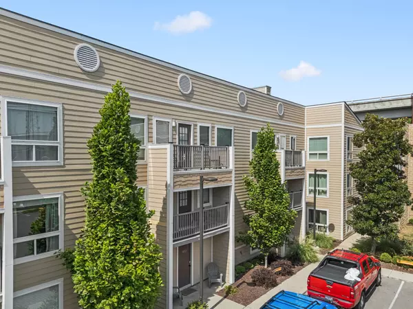 Nashville, TN 37201,1072 1st Ave #N