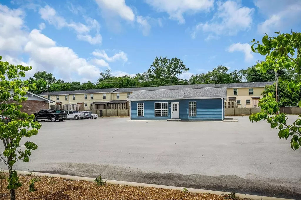 Cookeville, TN 38501,840 E 10th St