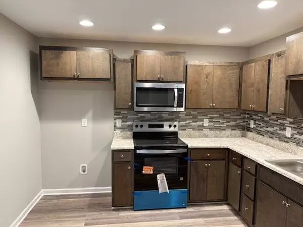 Tullahoma, TN 37388,421 w Waggoner St