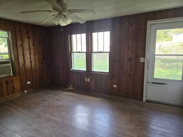 Camden, TN 38320,148 E Lake St