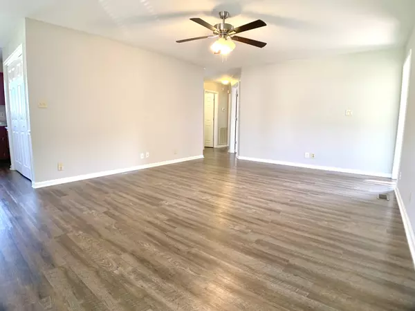 Clarksville, TN 37042,355 Broadmore Dr